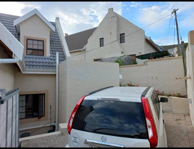 3 BEDROOM HOUSE FOR SALE IN VAKANSIEPLAAS